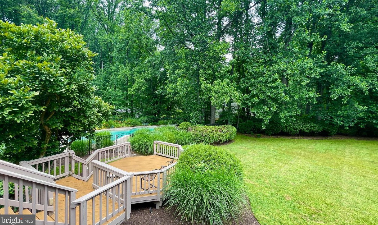 11002 Warwickshire Dr, Great Falls, VA 22066