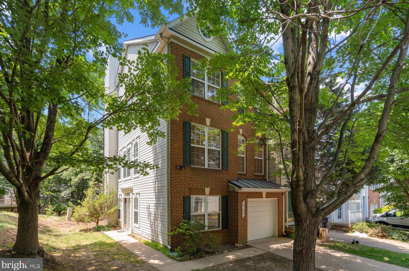 4172 Zinnia Ln, Fairfax, VA 22030