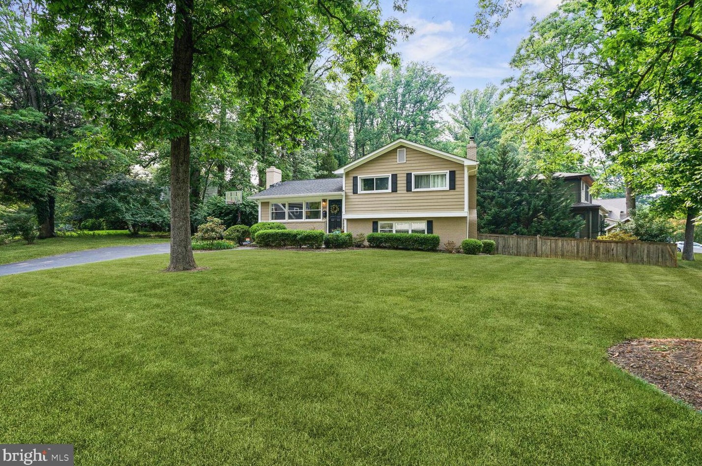 211 Harmony Dr, Vienna, VA 22180-6511