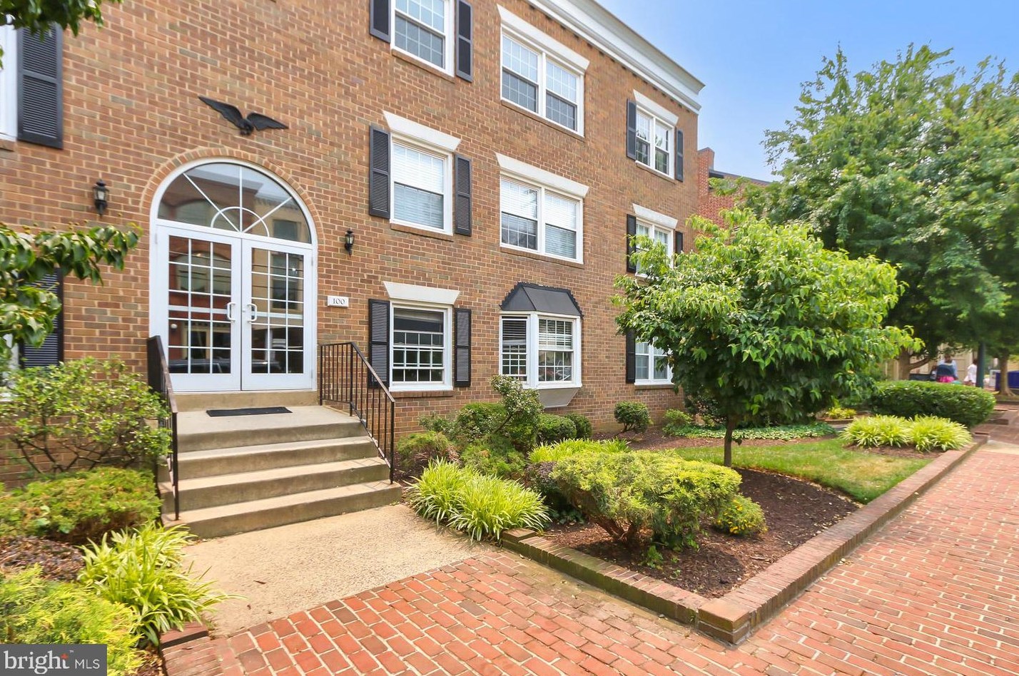 100 Church St, Vienna, VA 22180-4538