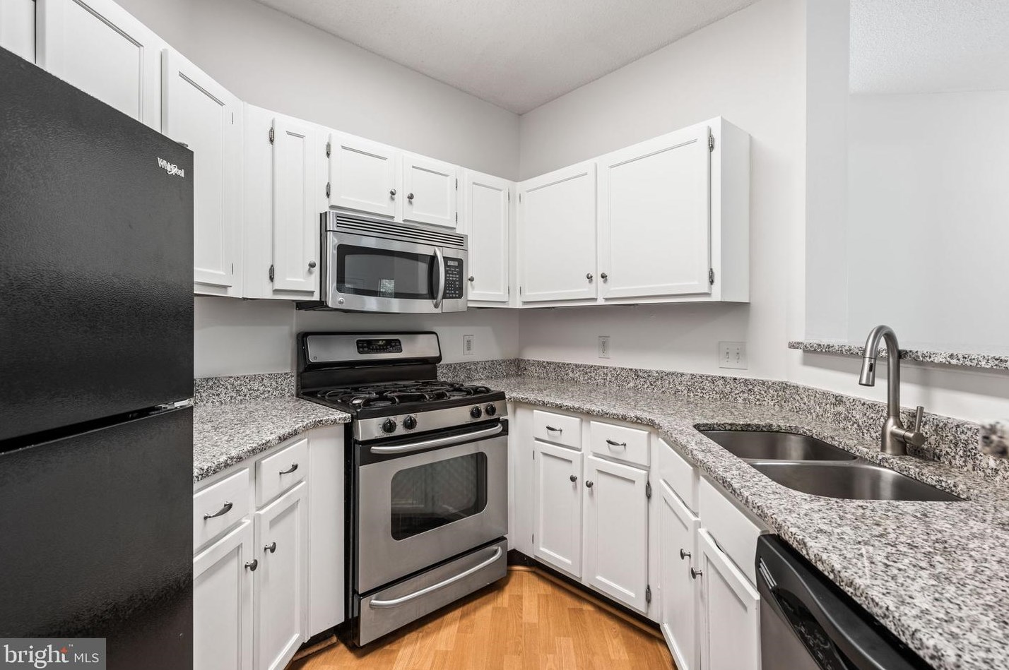 4409 Fair Stone Dr, Fairfax, VA 22033-5113
