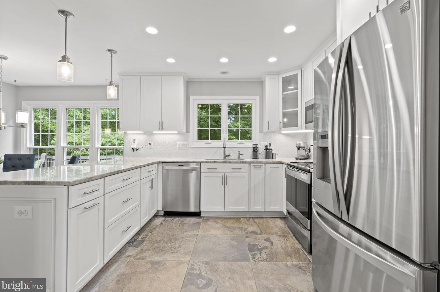 8617 Oak Brook Ln, Fairfax, VA 22039-3338