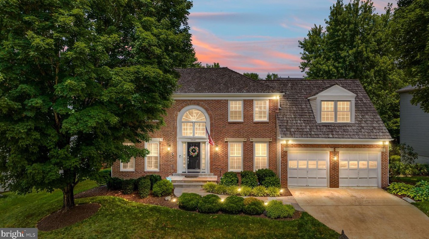 6807 Compton Heights Cir, Clifton, VA 20124