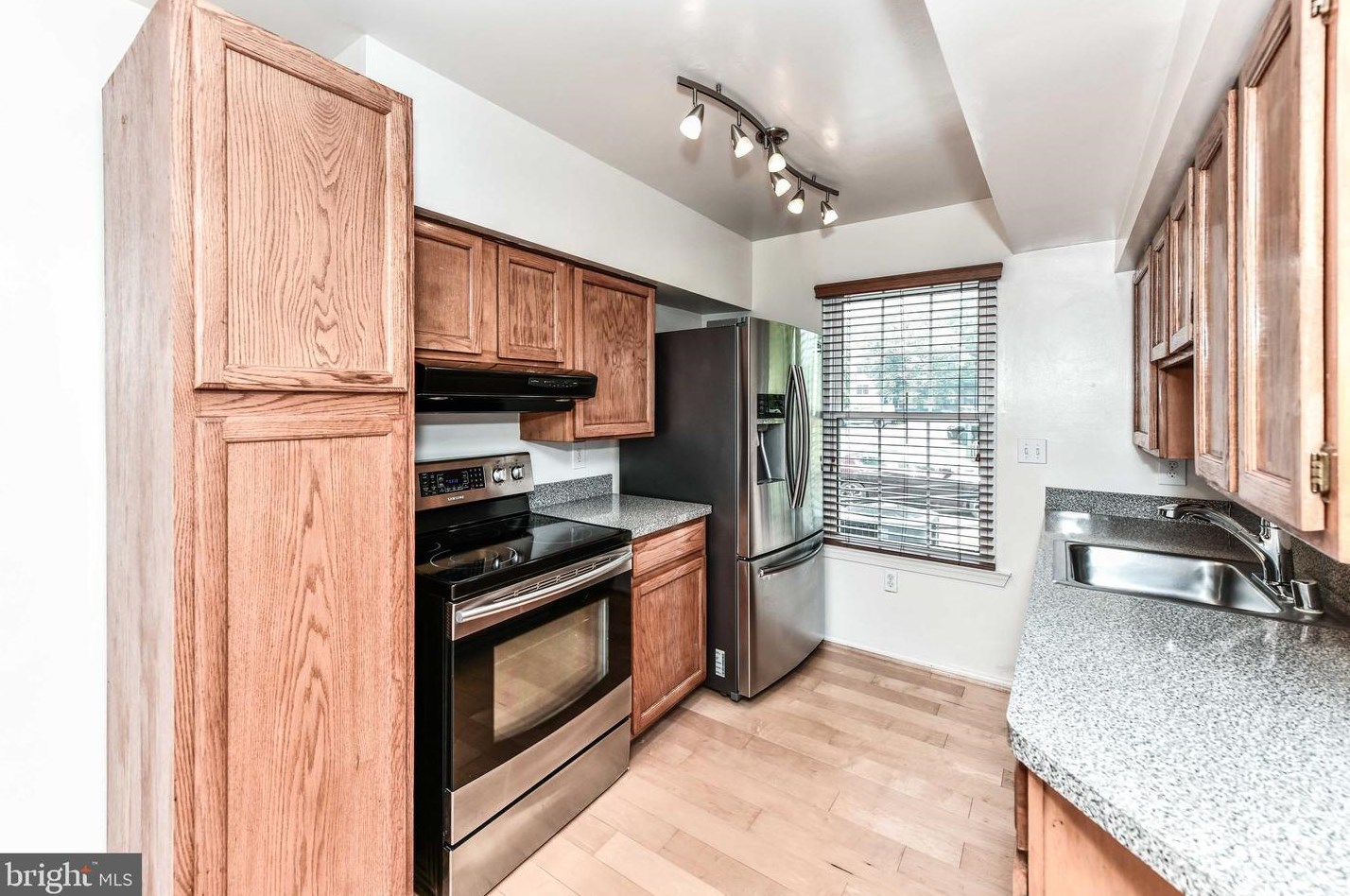 7755 New Providence Dr Apt 57h, Falls Church, VA
