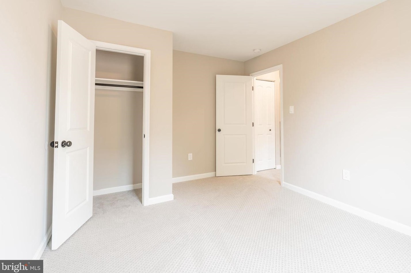 4717 Gainsborough Dr, Fairfax VA 22032-2379 exterior