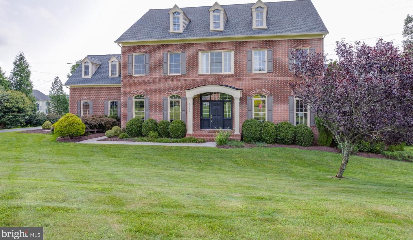 9319 Occoquan Overlook Dr, Lorton, VA 22079