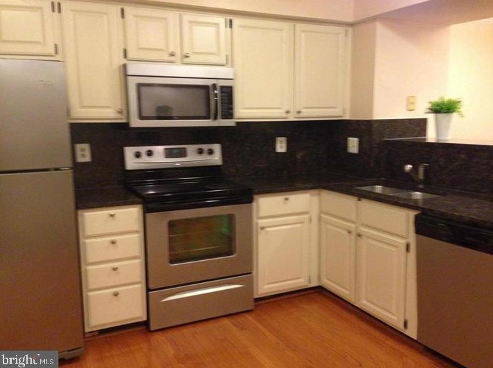 6546 Skylemar Trl, Centreville, VA 20121