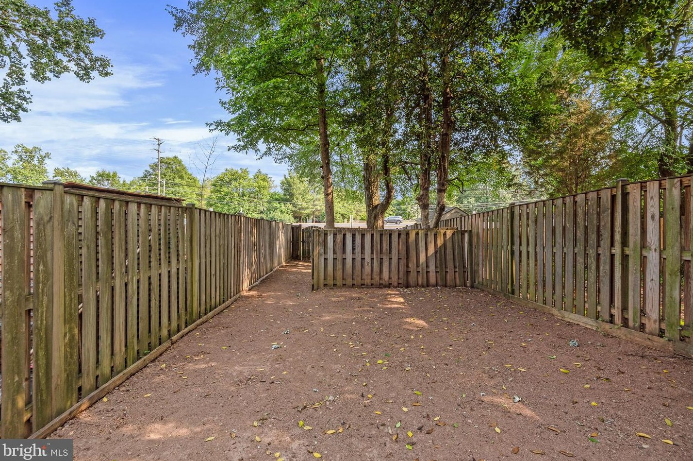 14813 Haymarket Ln, Centreville VA  20120-1834 exterior