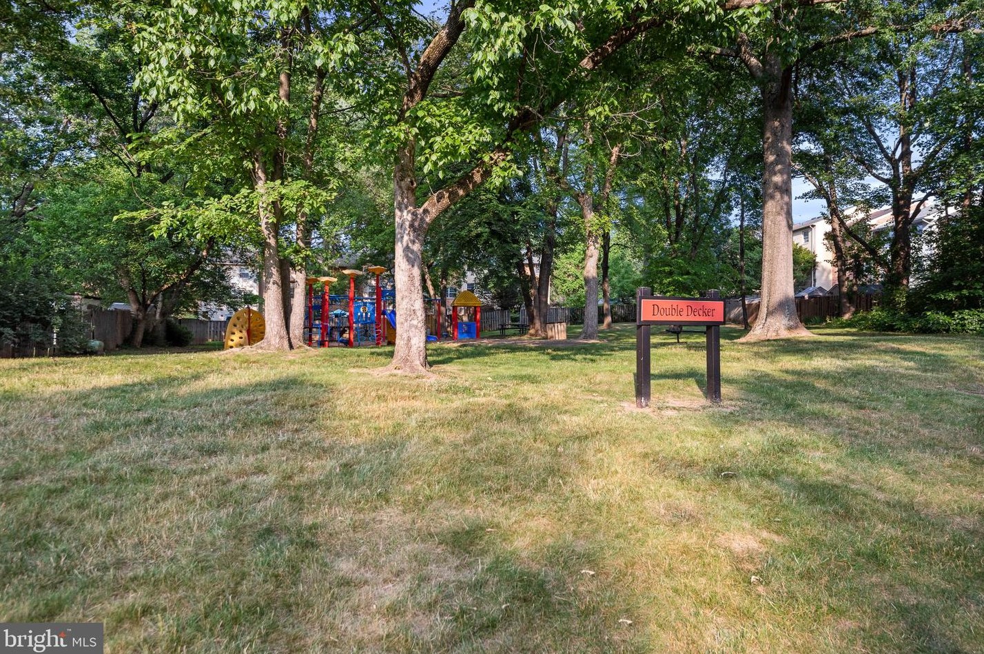 14813 Haymarket Ln, Centreville VA  20120-1834 exterior