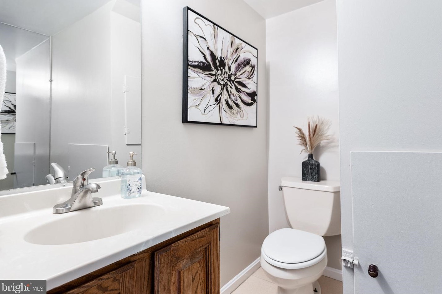 14813 Haymarket Ln, Centreville VA  20120-1834 exterior