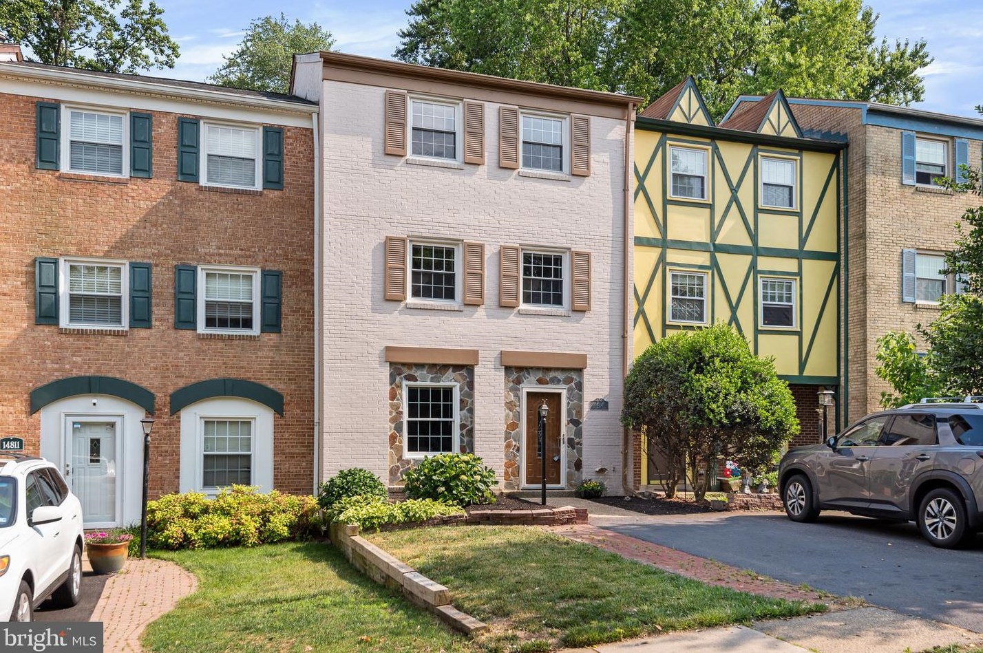 14813 Haymarket Ln, Centreville VA  20120-1836 exterior