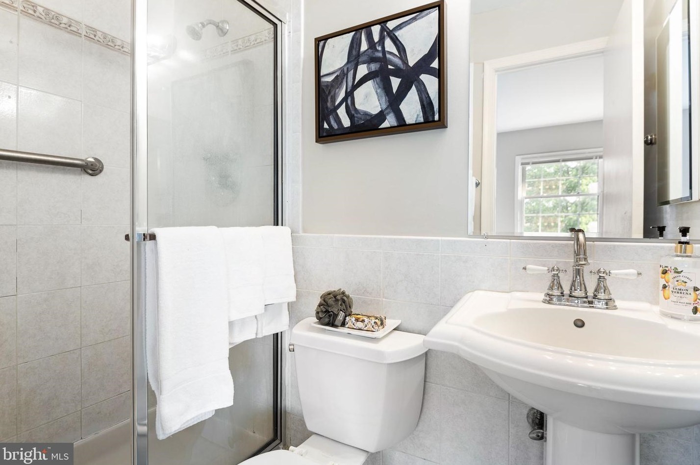 14813 Haymarket Ln, Centreville VA  20120-1834 exterior