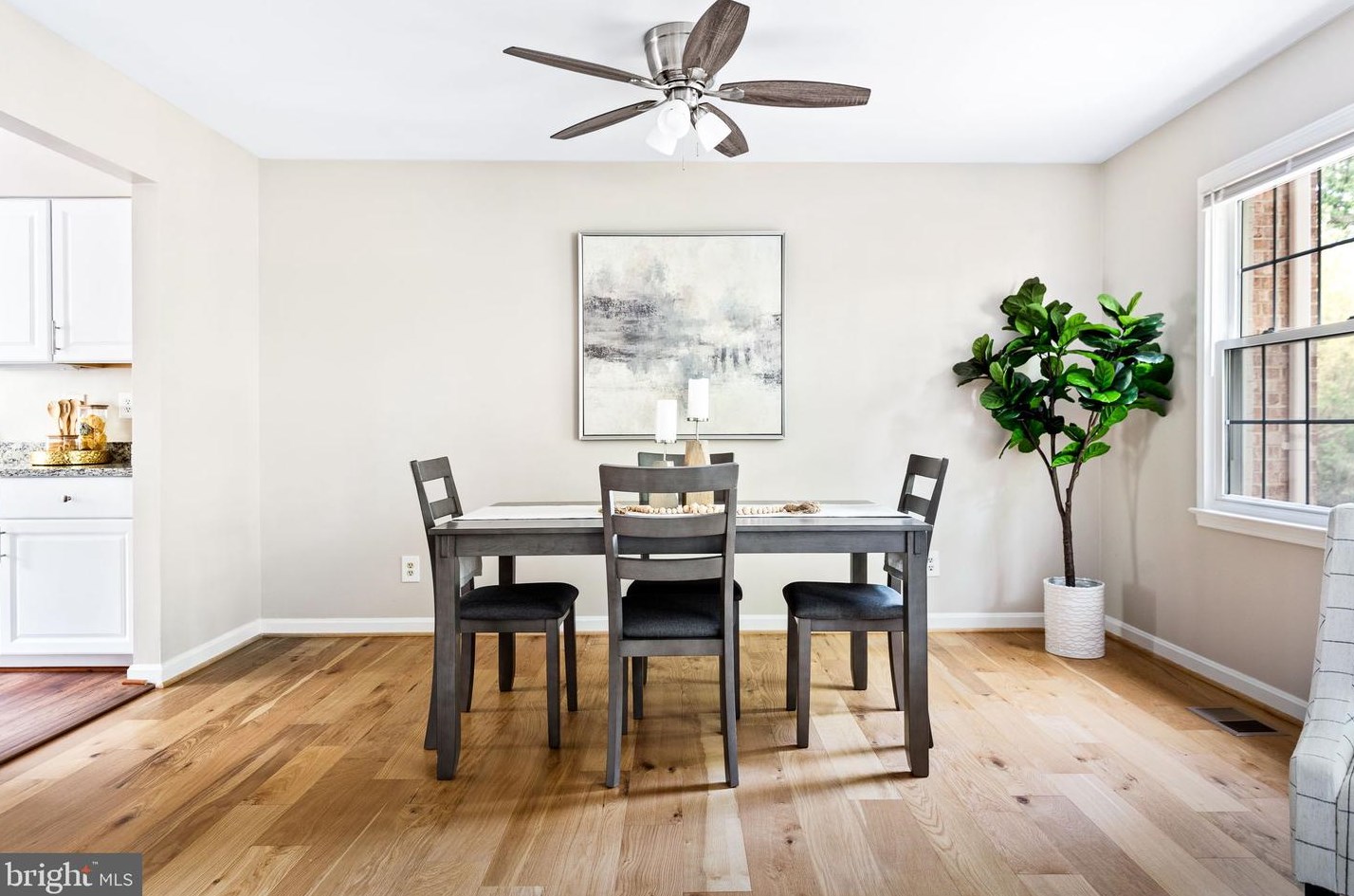 14813 Haymarket Ln, Centreville VA  20120-1834 exterior