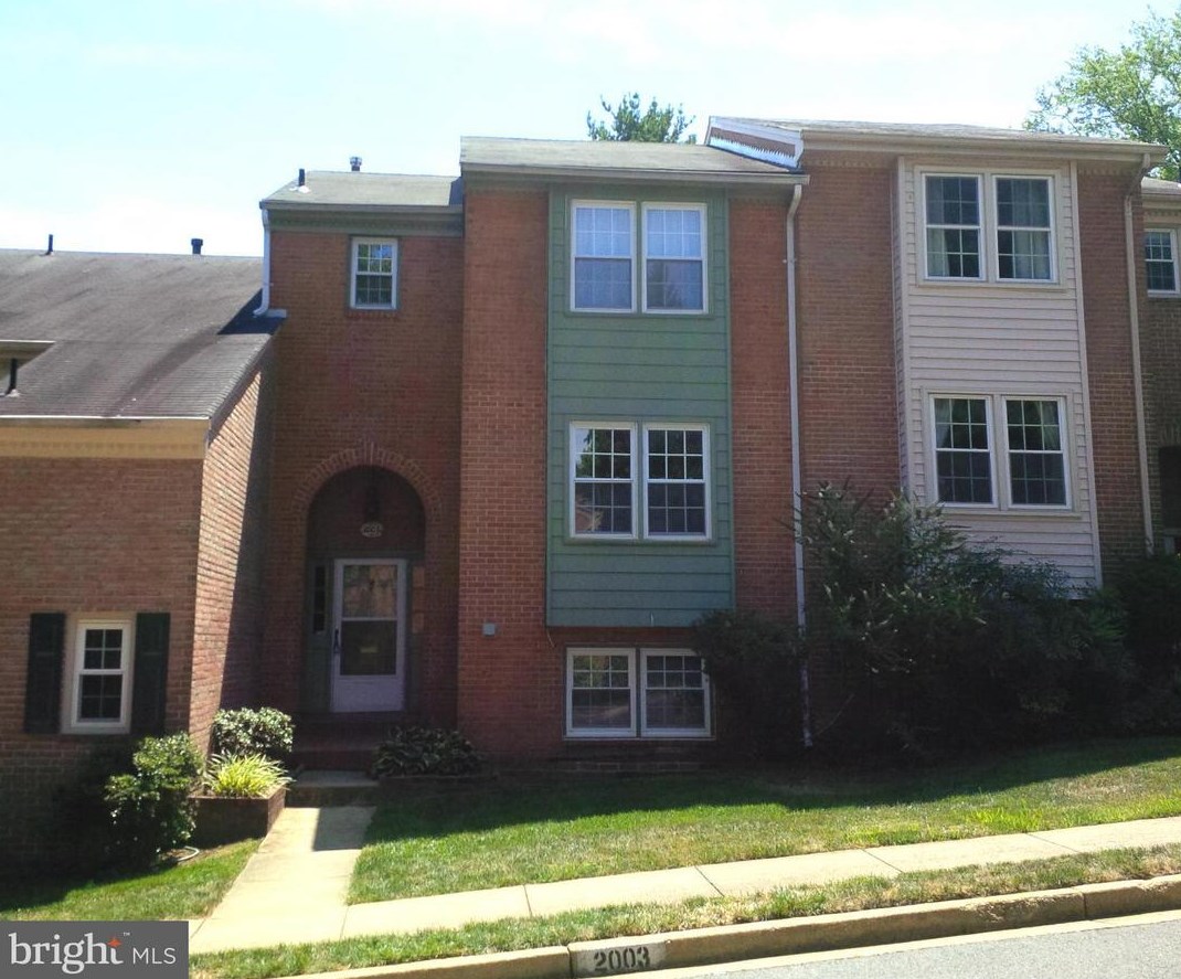 2003 Hopewood Dr, Falls Church, VA 22043