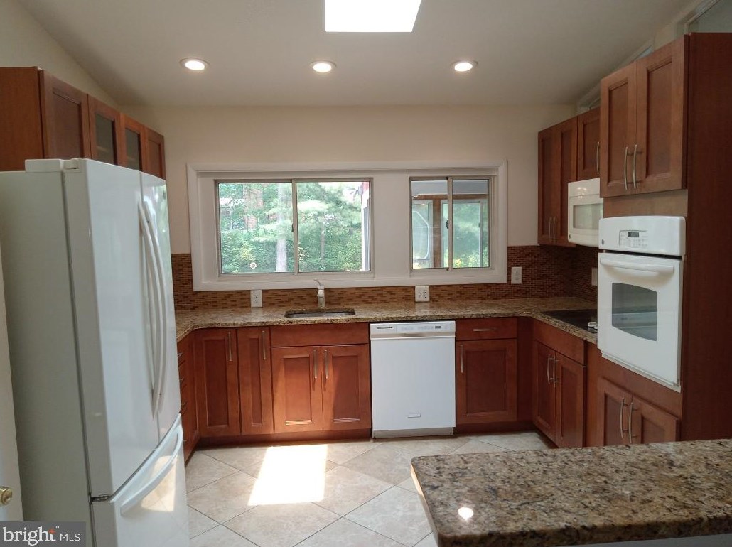 4127 Whispering Ln, Annandale, VA 22003