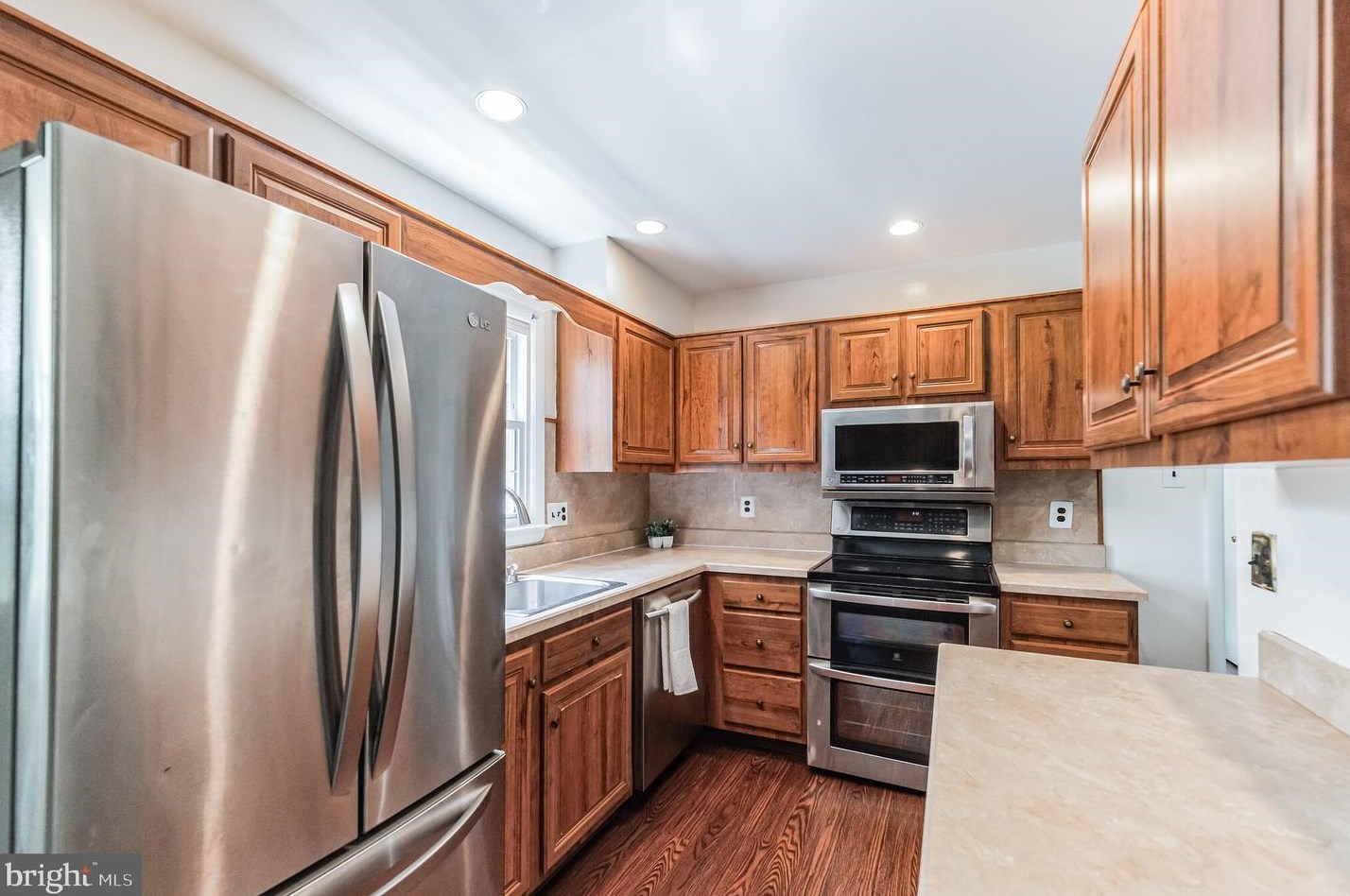 1200 Terrylynn Ct, Herndon, VA 20170