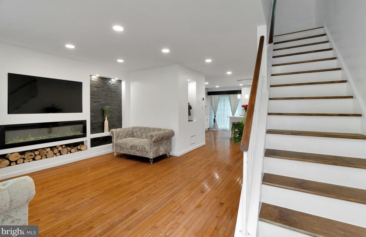 5809 Waterdale Ct, Centreville, VA 20121