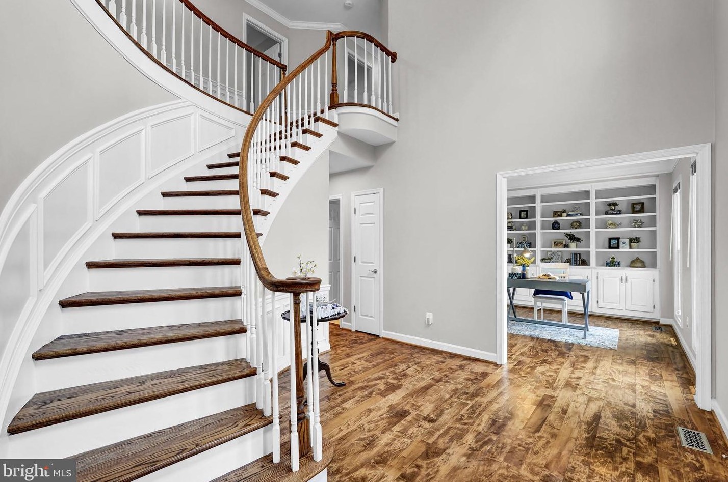 7985 Oak Bridge Ln, Fairfax, VA 22039-3406