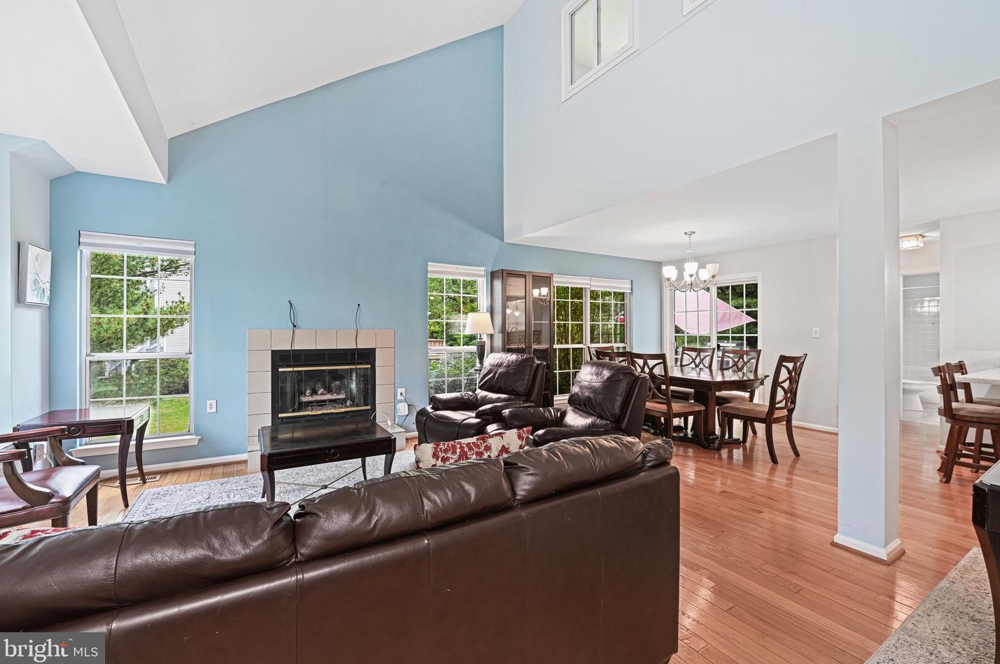 6167 Stonepath Cir, Centreville, VA 20120