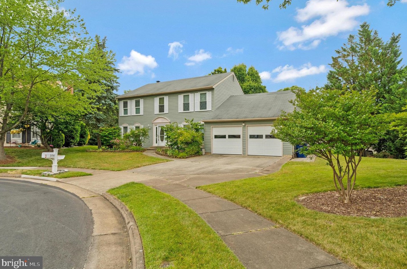 304 Hunt Way Ct, Herndon, VA 20170