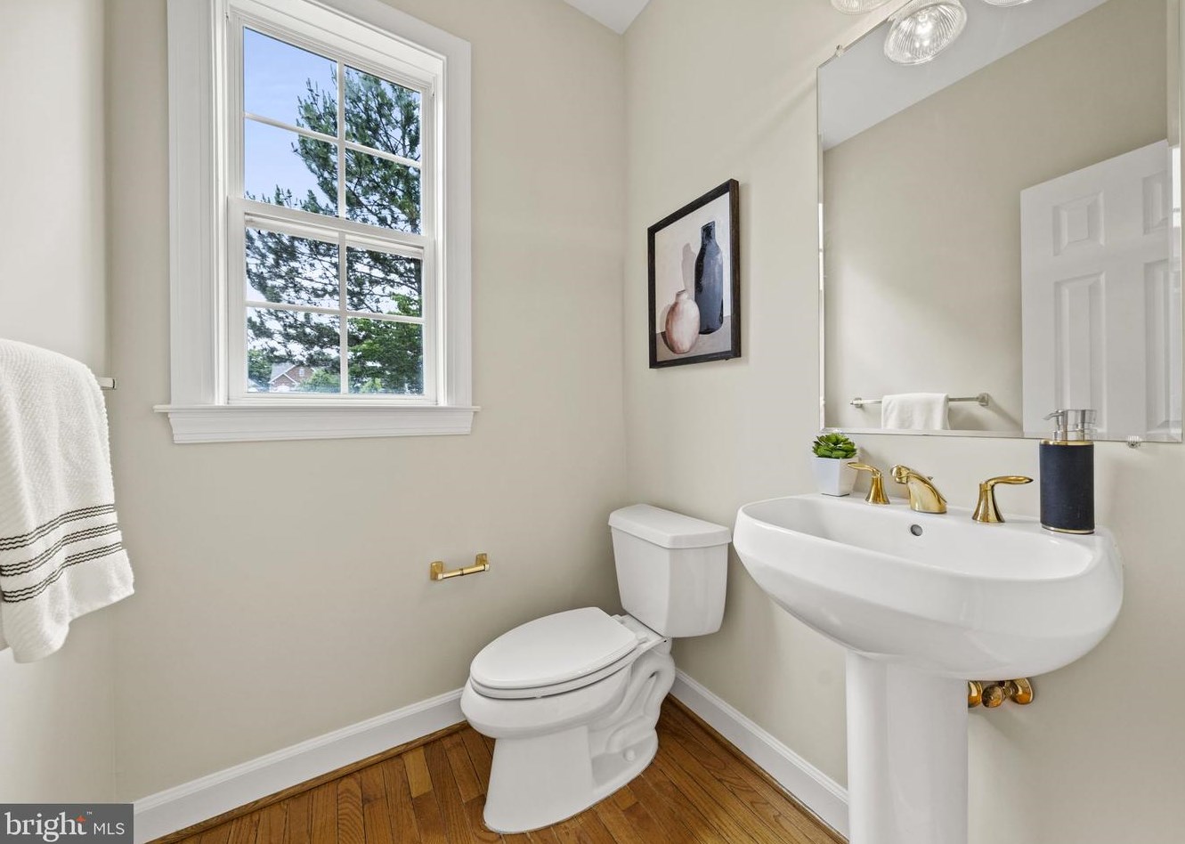 7887 Galesburg Pl, Vienna VA 22027-1030 exterior