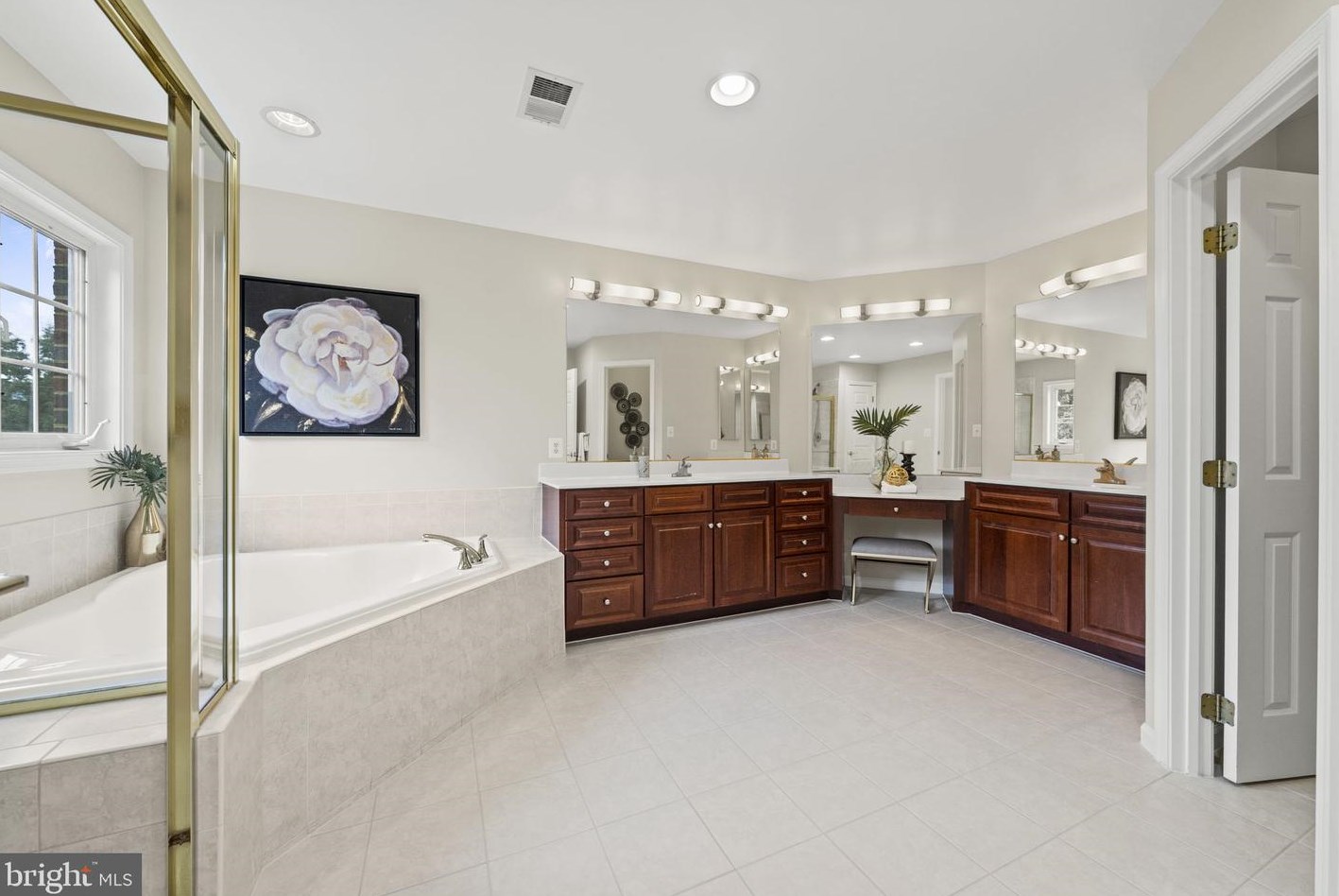 7887 Galesburg Pl, Vienna VA 22027-1030 exterior