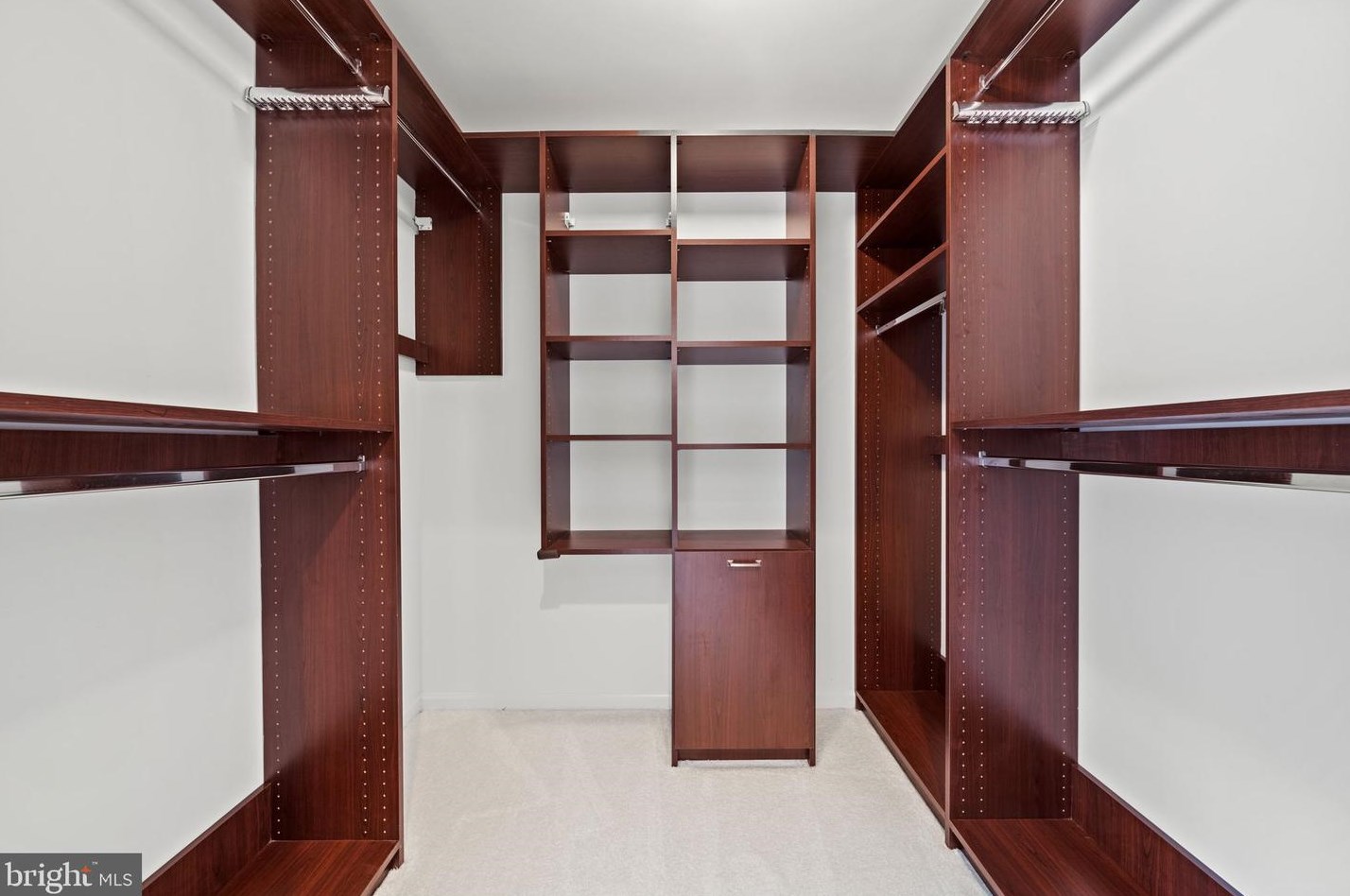 7887 Galesburg Pl, Vienna VA 22027-1030 exterior