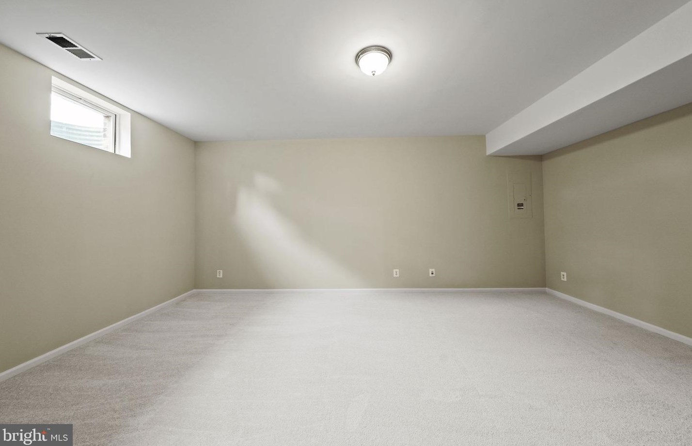 7887 Galesburg Pl, Vienna VA 22027-1030 exterior