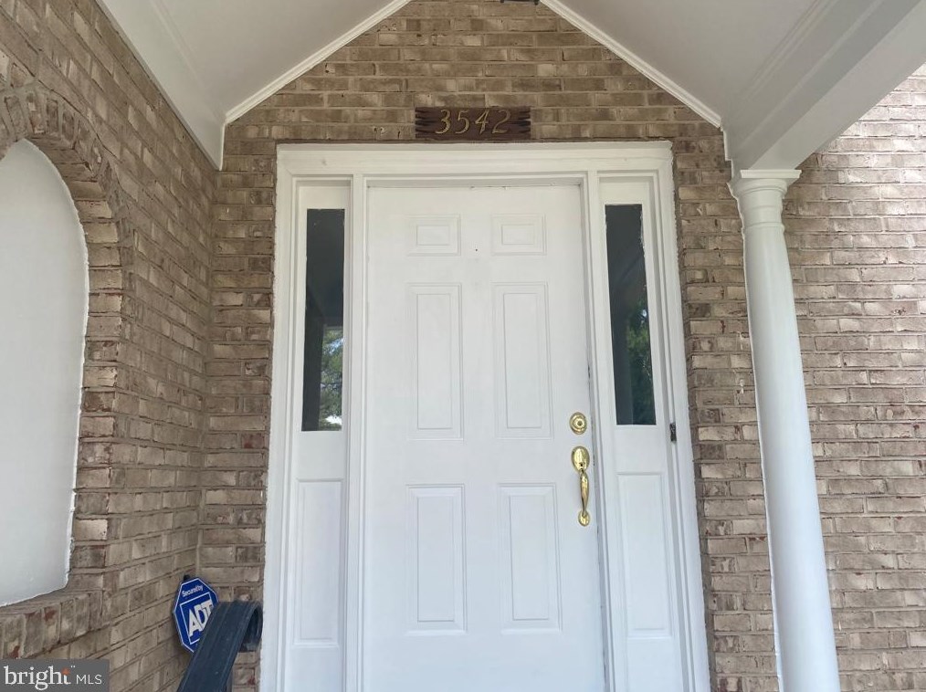 3542 Armfield Farm Dr, Fairfax, VA 20151-3364