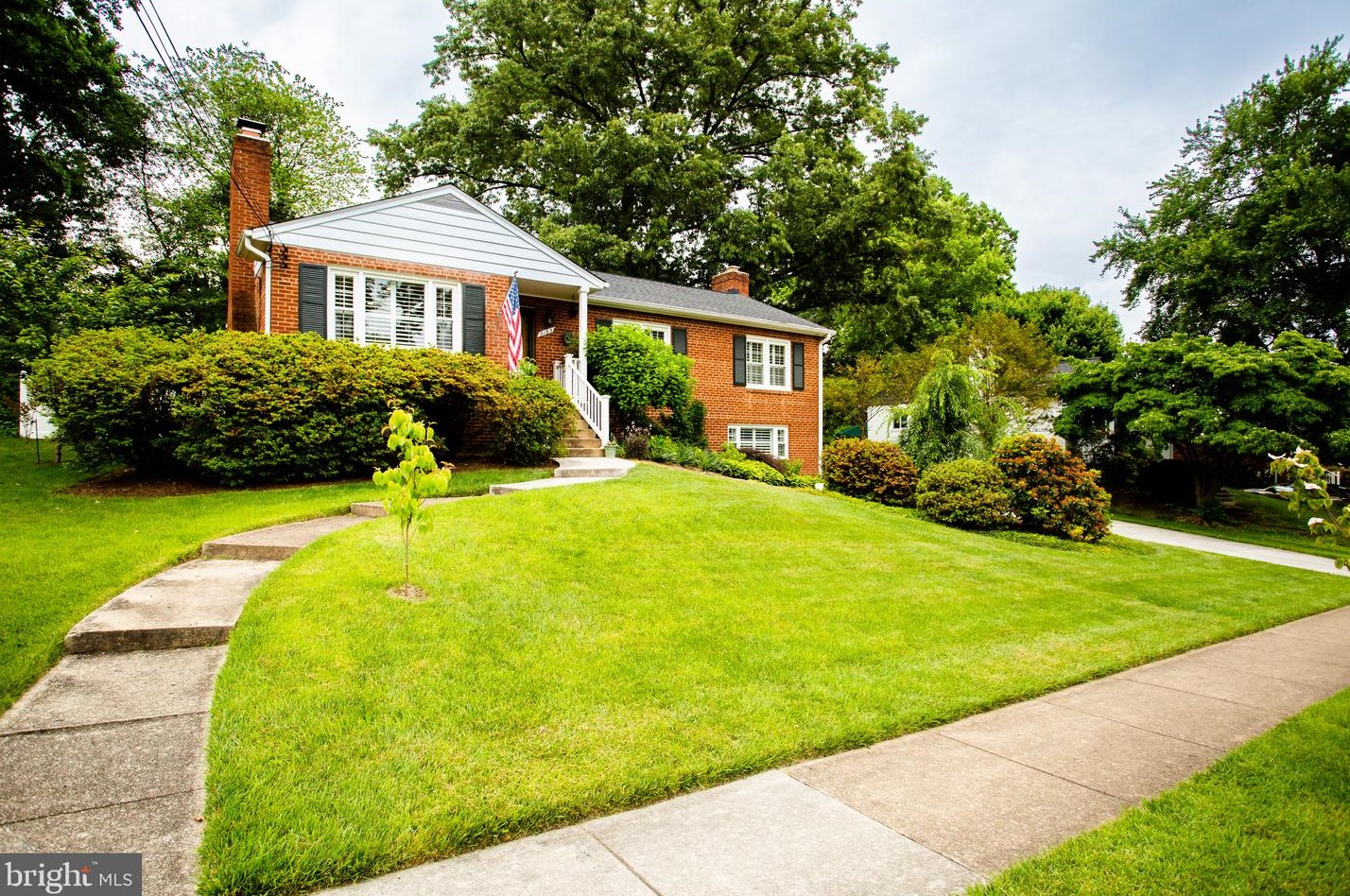 3163 Patrick Henry Dr, Falls Church, VA 22044