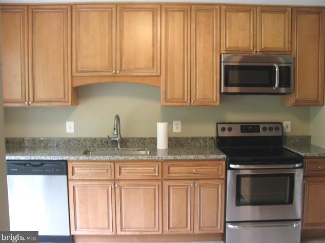7437 Chummley Ct, Falls Church, VA 22043