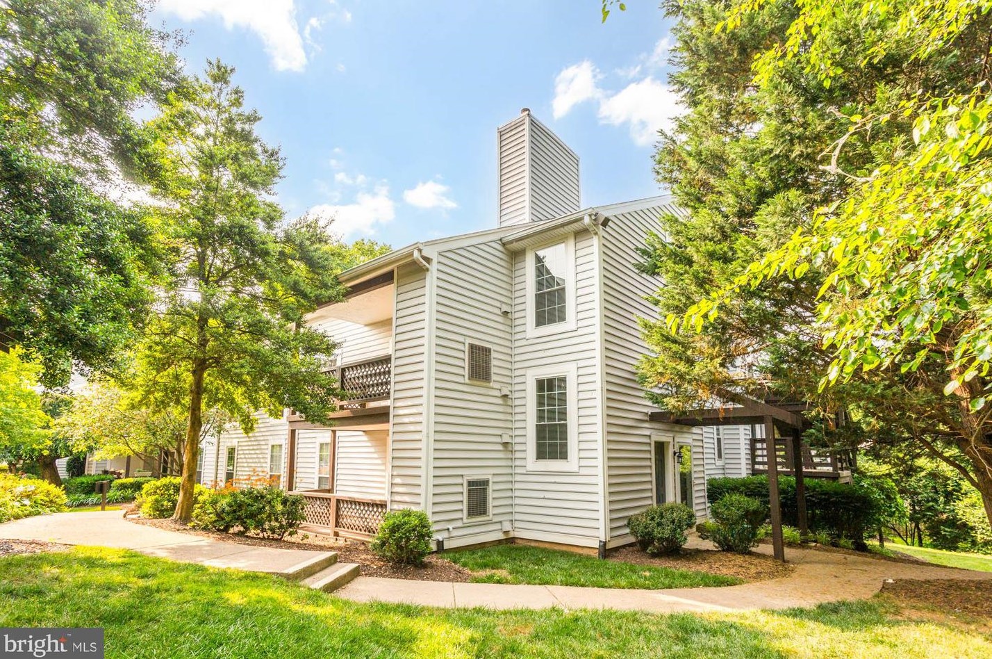 10082 Oakton Terrace Rd, Vienna, VA 22124-2900