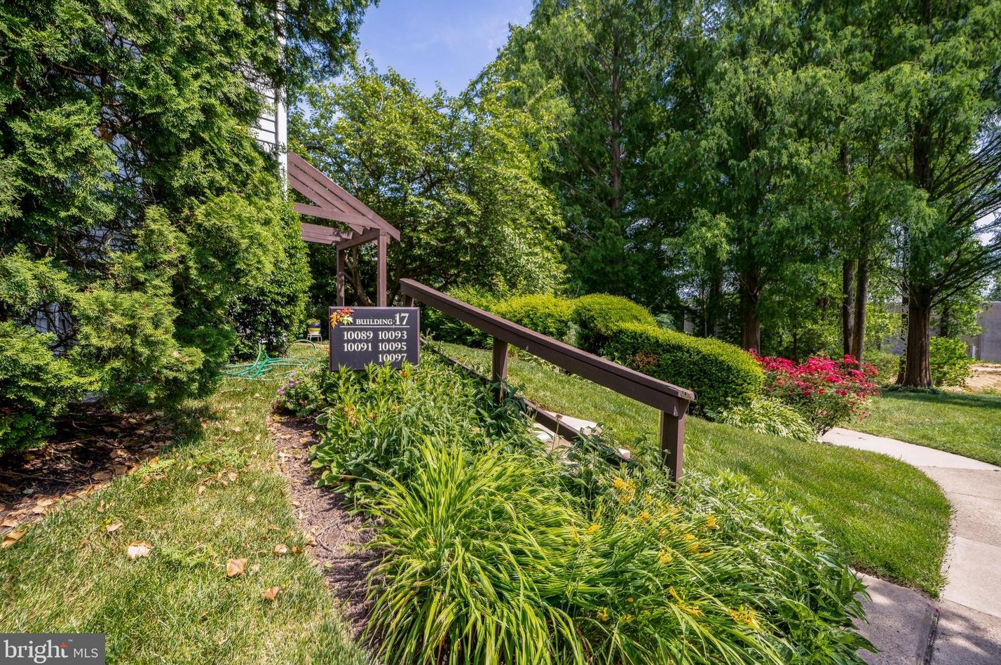 10095 Oakton Terrace Rd, Vienna, VA 22124