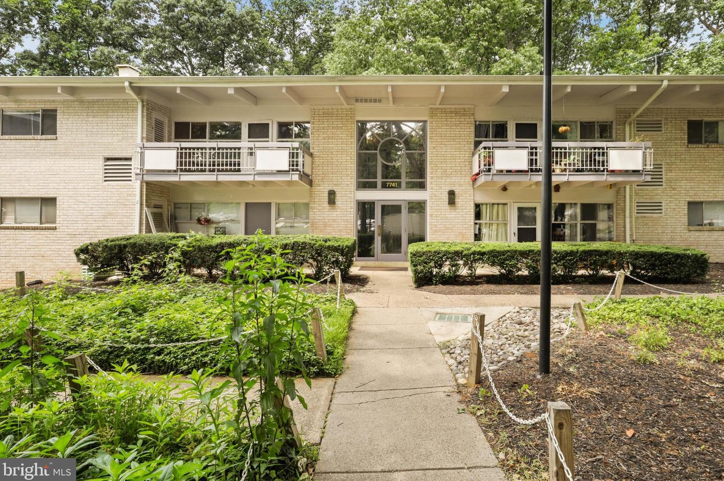 7741 Donnybrook Ct #201, Annandale, VA 22003