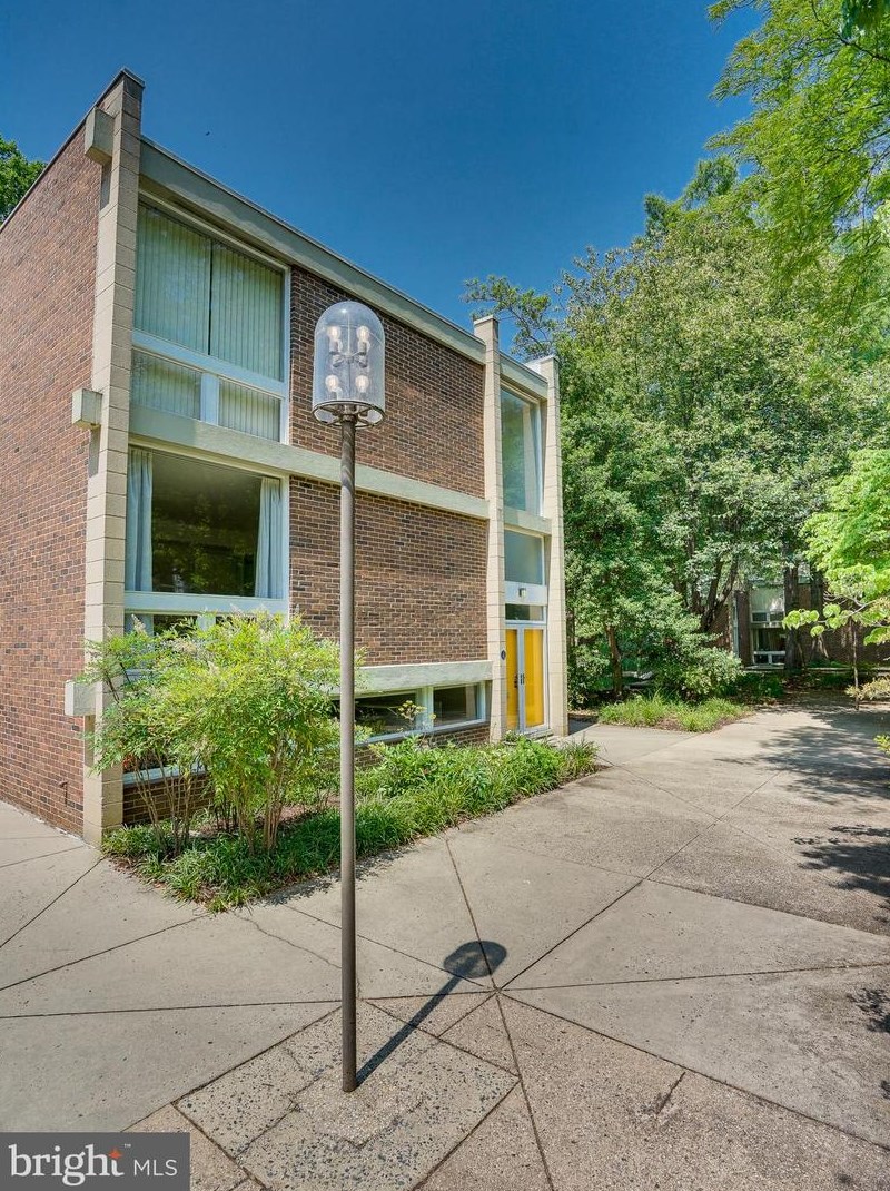 11513 Maple Ridge Rd, Herndon, VA 20190