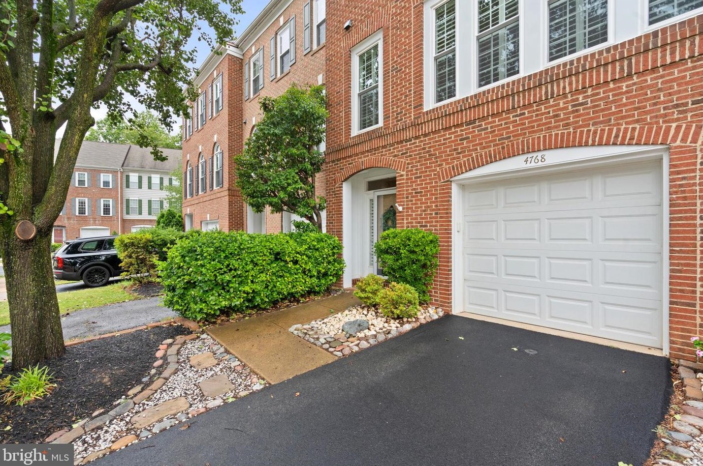 4768 Bideford Sq, Fairfax, VA 22030-6163