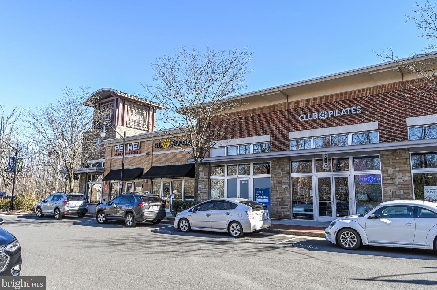 4490 Market Commons Dr, Fairfax VA  22033-6045 exterior