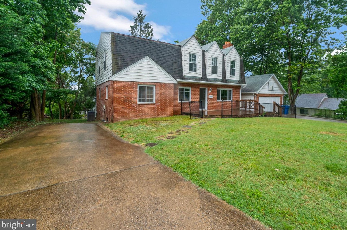 4122 Village Ct, Annandale, VA 22003