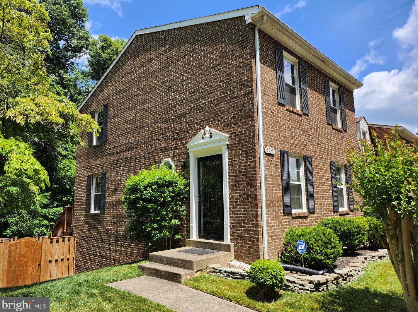 8958 Astongale Ct, Springfield, VA 22152