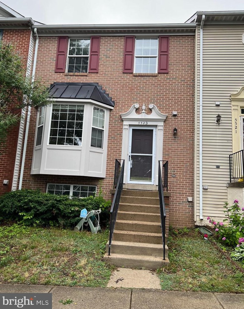 5523 Stroud Ct, Centreville, VA 20120