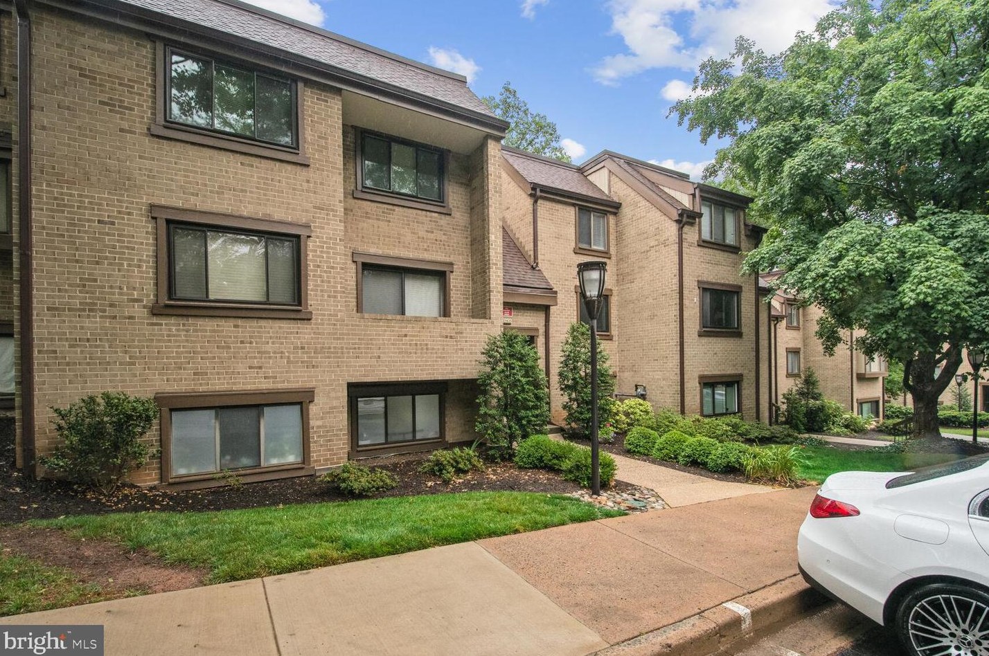 1635 Parkcrest Cir #8d, Herndon, VA