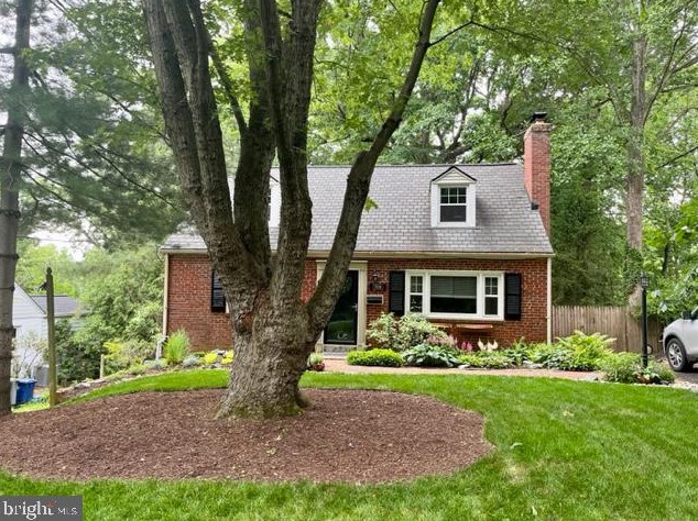 7008 Aronow Dr, Falls Church, VA 22042