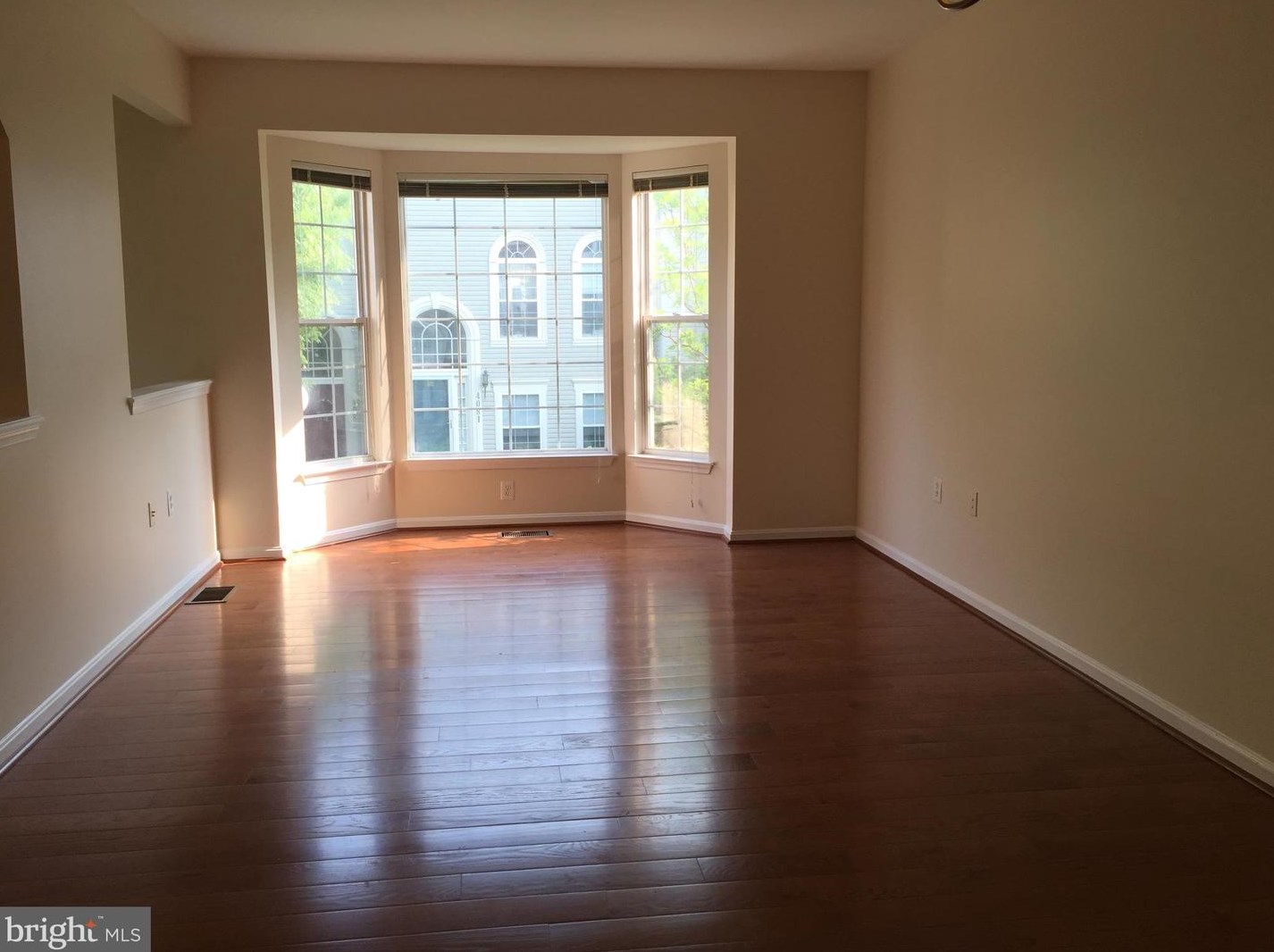 4093 Fountainside Ln, Fairfax, VA 22030