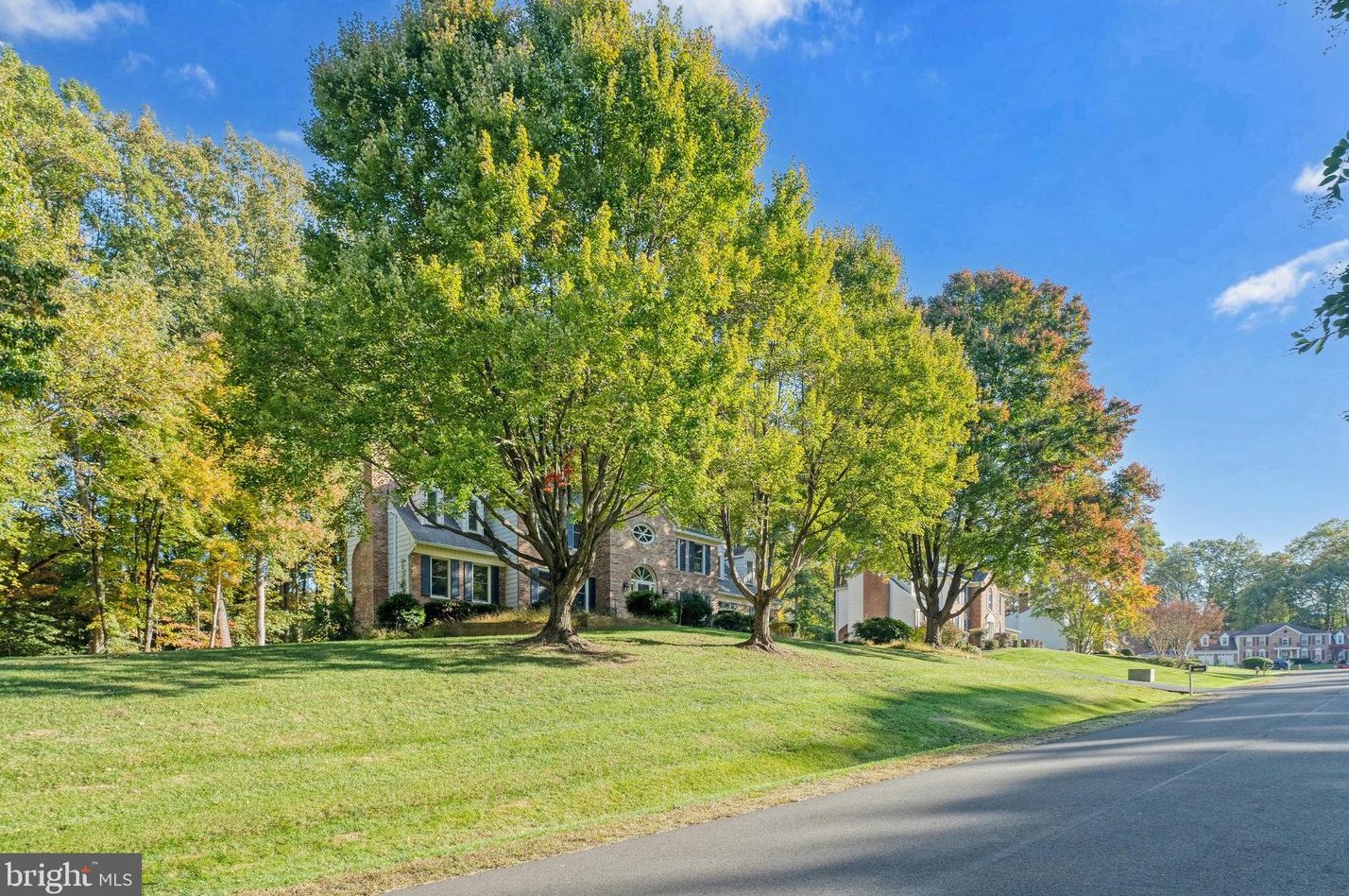 11560 Holly Briar Ln, Great Falls, VA 22066