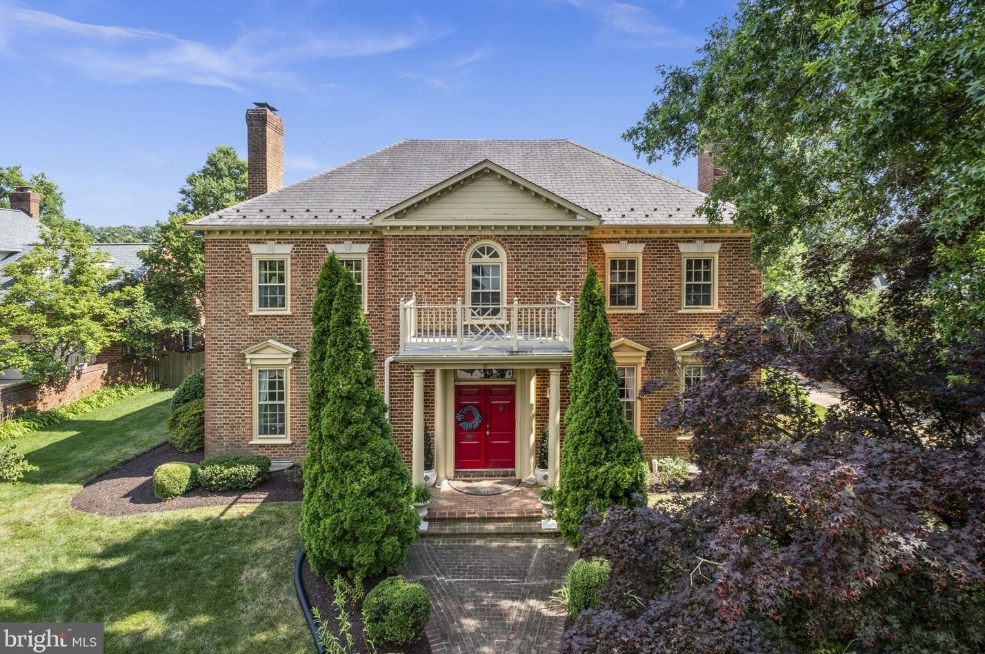 9333 Mount Vernon Cir, Alexandria VA  22309-3218 exterior