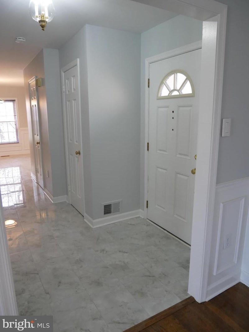 3045 Federal Hill Dr, Falls Church, VA 22044