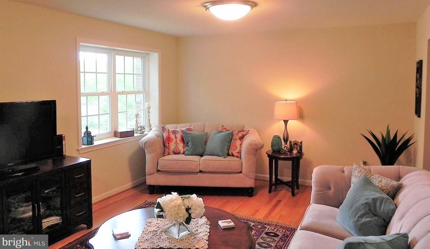 2305 Mcgregor Ct, Vienna VA  22182-5235 exterior