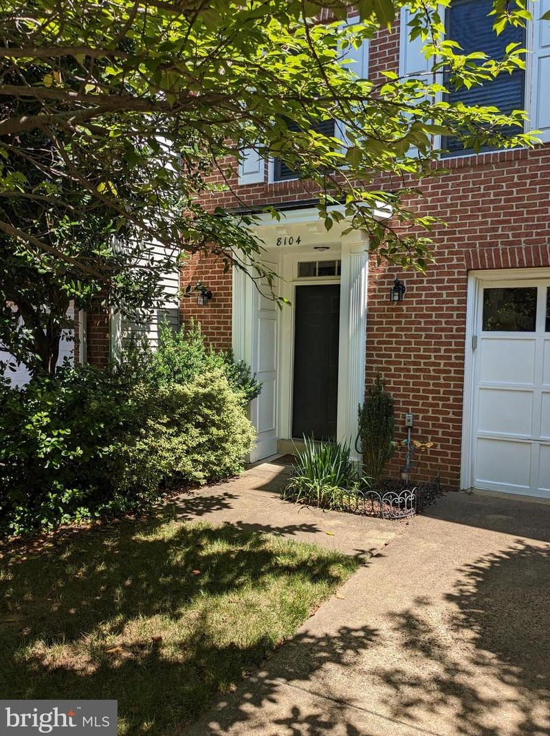 8104 Meadow Springs Ct, Vienna, VA 22182