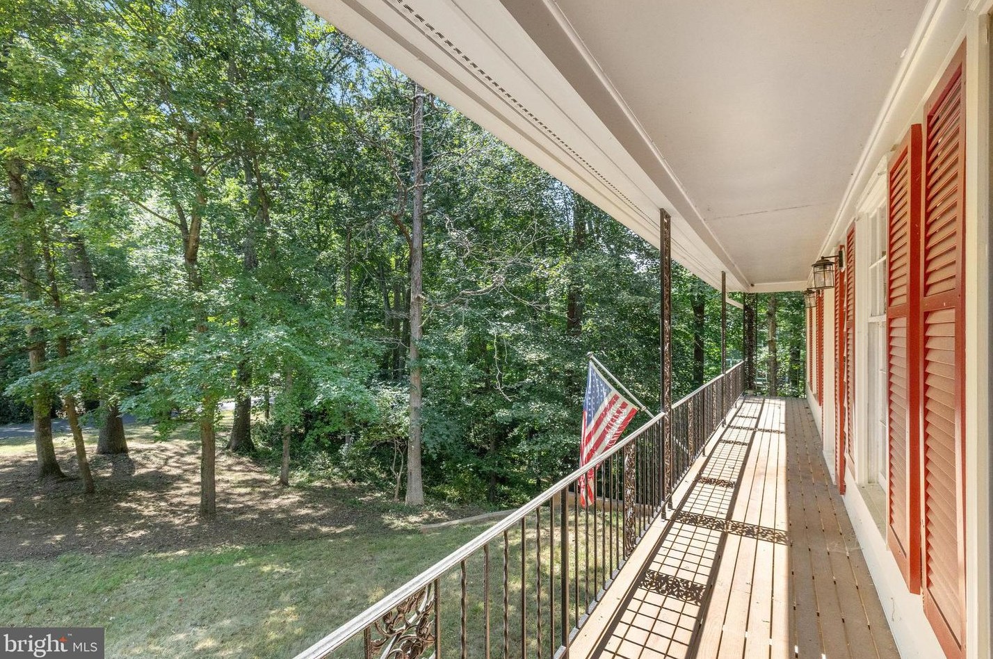 10116 Westford Dr, Vienna VA  22182-1532 exterior