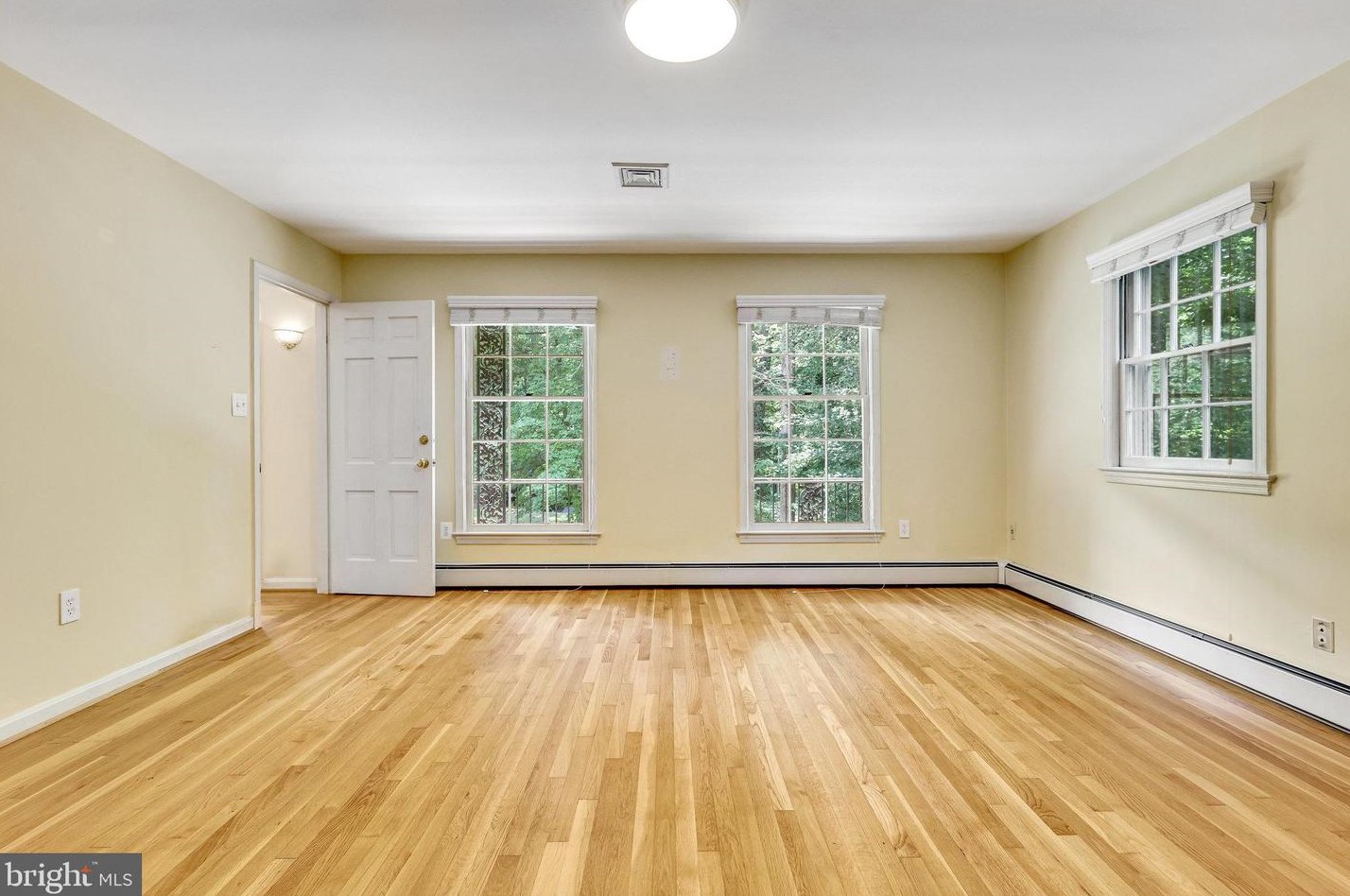 10116 Westford Dr, Vienna VA  22182-1532 exterior